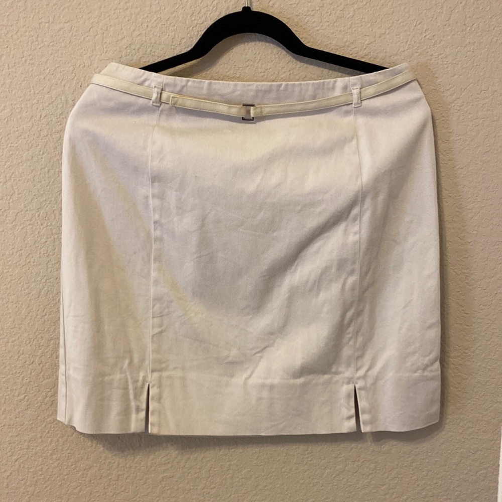 Khaki mini skirt with belt